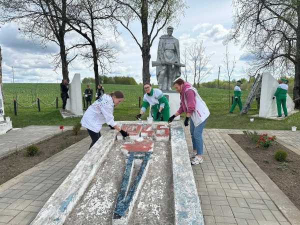 ПАМЯТНЫЕ ЗАХОРОНЕНИЯ НАВСЕГДА ОСТАНУТСЯ ЯКОРЯМИ ПАМЯТИ: ТРУДОВОЙ ДЕСАНТ ОТРАСЛЕВОГО ПРОФСОЮЗА БЛАГОУСТРОИЛ ПОДШЕФНОЕ ЗАХОРОНЕНИЕ  