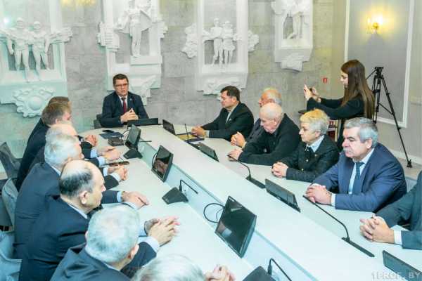 ПРЕЕМСТВЕННОСТЬ ПОКОЛЕНИЙ – ВО ГЛАВЕ УГЛА. ЮРИЙ СЕНЬКО ВСТРЕТИЛСЯ С СОВЕТОМ СТАРЕЙШИН МИНСКА 