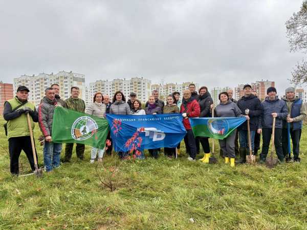 В РАМКАХ ПРОФСОЮЗНОЙ АКЦИИ «35 ДОБРЫХ ДЕЛ» И РЕСПУБЛИКАНСКОЙ ИНИЦИАТИВЫ «ДАЙ ЛЕСУ НОВАЕ ЖЫЦЦЁ» В ВИТЕБСКЕ СОСТОЯЛАСЬ ВЫСАДКА ДЕРЕВЬЕВ.