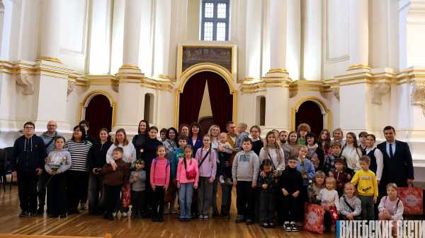 ПОДАРОК ОТ ПРОФСОЮЗОВ. МНОГОДЕТНЫЕ СЕМЬИ ВИТЕБСКА ПОСЕТИЛИ ПОЛОЦК